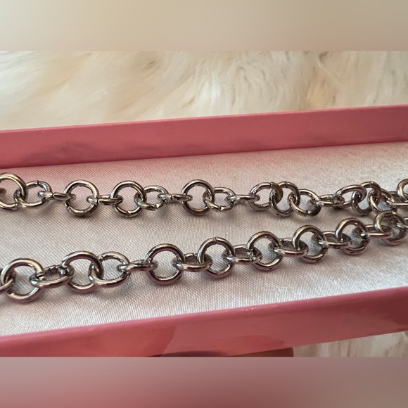 Beautiful Silver Heart and Lock Pendant Choker Necklace, approx. 16” - Picture 3 of 7